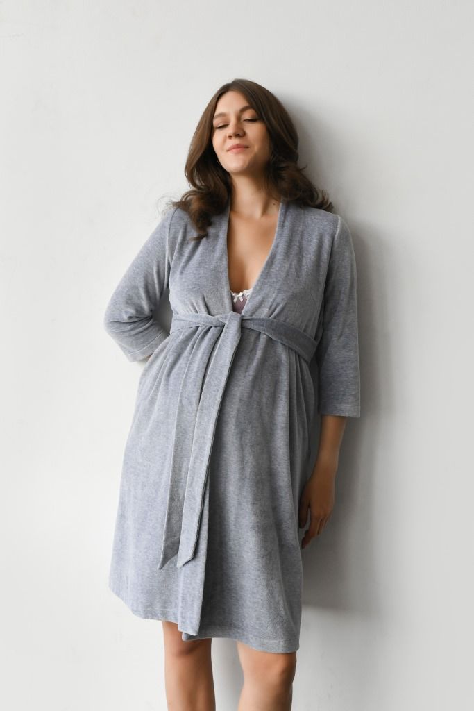 Велюровый халат для беременных и кормящих теплый серый