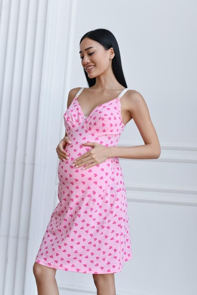 Нічна сорочка на бретелях для годуючих мам і вагітних рожева з серцями