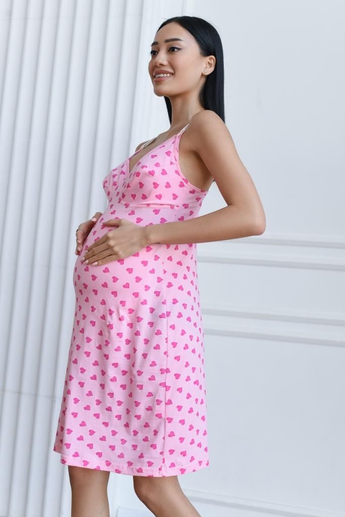 Ночная рубашка на бретелях для кормящих мам и беременных розовая с сердцами