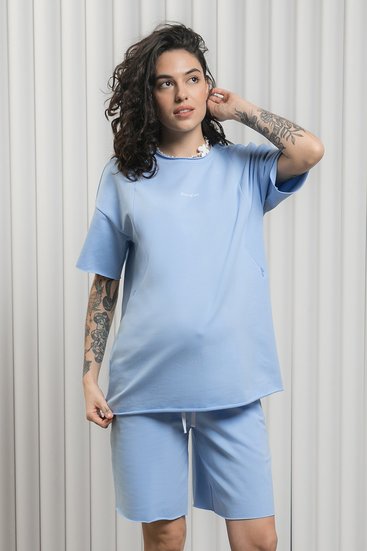 Блакитний костюм для вагітних та годуючих з футболкою та шортами