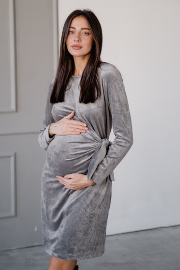 Нарядное красивое платье для беременных и кормящих с секретом для кормления прямого кроя серое