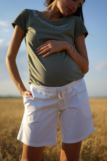 Трикотажные белые шорты для беременных с поясной резинкой под животик легкие и удобные