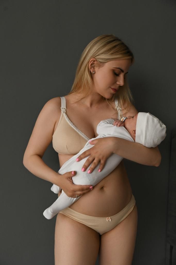 Бежевый бюстгальтер-топ для кормящих мам и беременных
