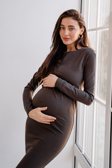 Платье для беременных и кормящих мам с секретом для кормления прилегающего силуэта цвет хаки