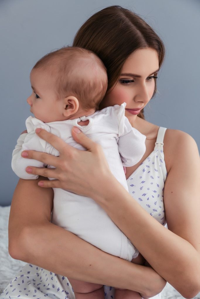 Хлопковая ночная рубашка на эластичных бретелях для беременных и кормящих
