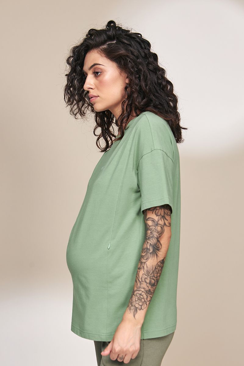 Стильная футболка для беременных и кормящих мам зеленая